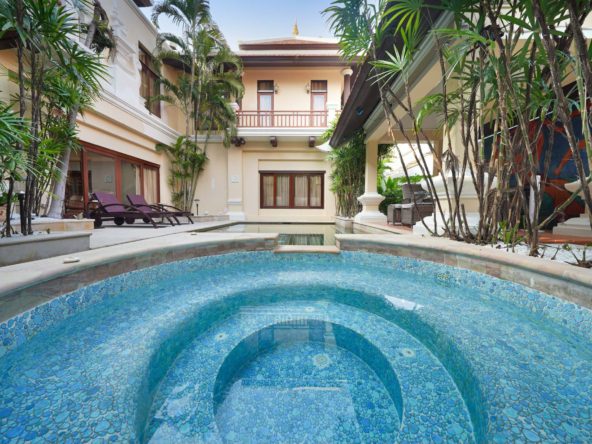 Luxurious pool villa for rent in Pattaya with private pool and garden view.